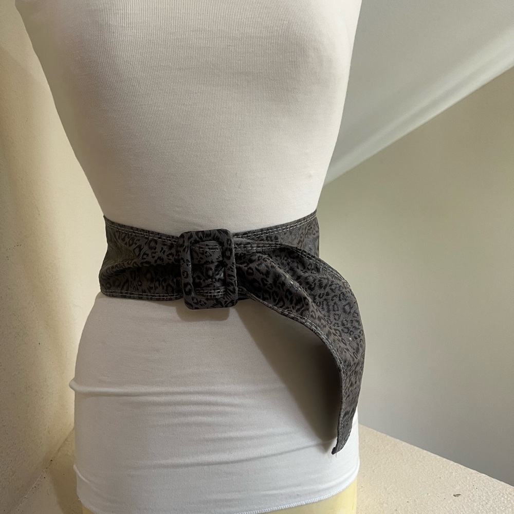 Unbranded Women’s‎ Y2K Gray Black Animal Print Soft Leather Waist Belt Medium